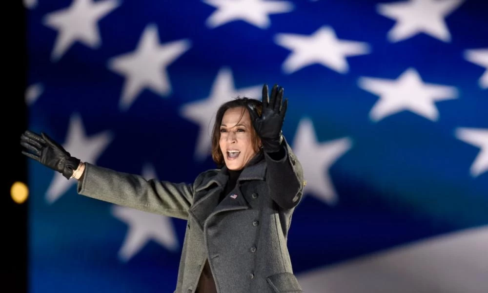 Εκλογή Μπάιντεν: Η στιγμή που η Κάμαλα Χάρις αναγγέλλει τη νίκη τους